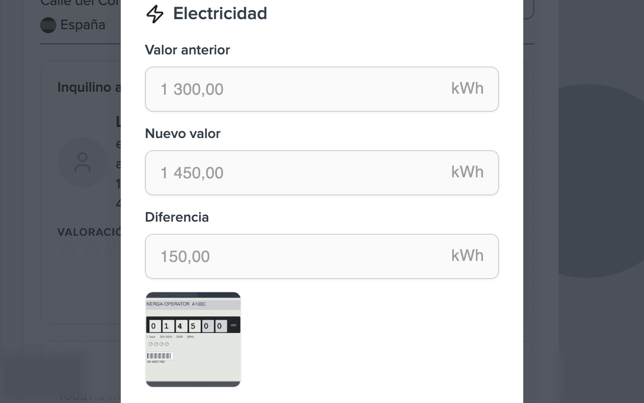 Diálogo de aprobación de la lectura: valor anterior 1300 kWh, nuevo valor 1450 kWh, diferencia 150 kWh, miniatura de la foto del contador